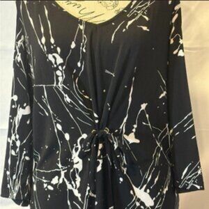 BOLD elements Black and White Abstract Blouse